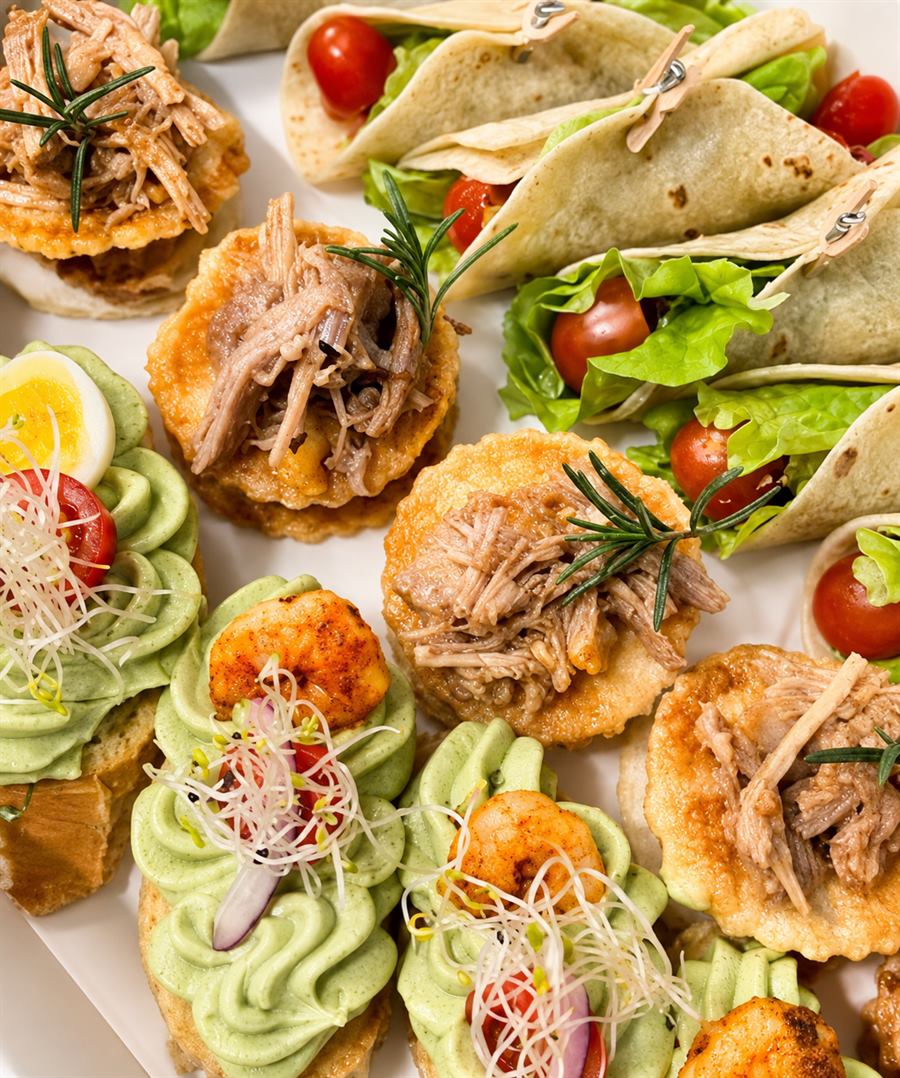 Mini tacos y canastitas gourmet con crema de palta